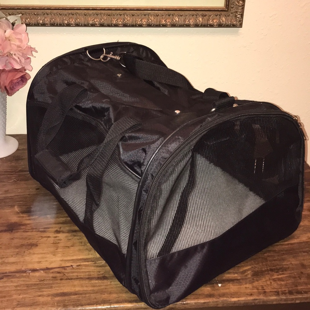 Dog/ Pet Carrier Bag - like new!